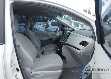 2012 Toyota Sienna Base 7 Passenger z USA, uszkodzony, nr VIN 5TDKA3DC1CS015992